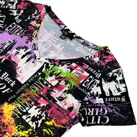 Love ❤️ size large paint splatter newspaper vneck curved hem short sleeve shirt - Picture 2 of 10